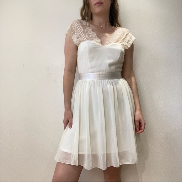 Vintage White Lacey Tulle Dress - Picture 4 of 6